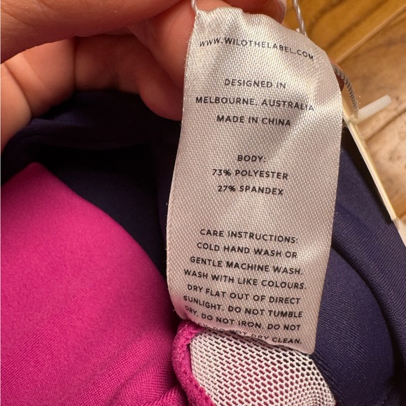 Wilo Color Block Scoop Sports Bra Navy Pink XS NEW - Picture 7 of 9